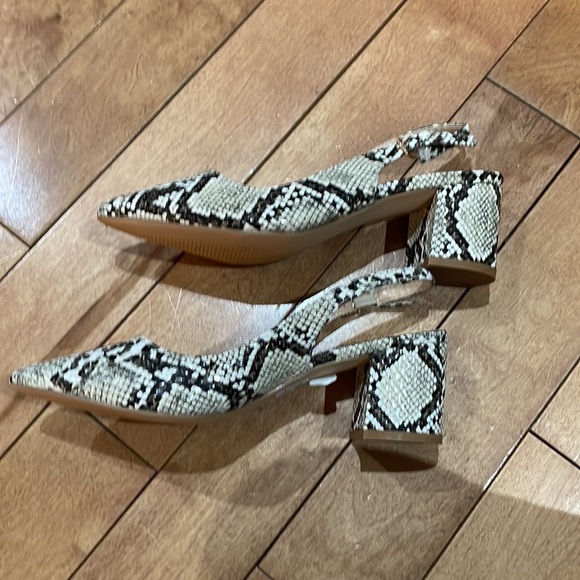 Pumps - Picture 2 of 3